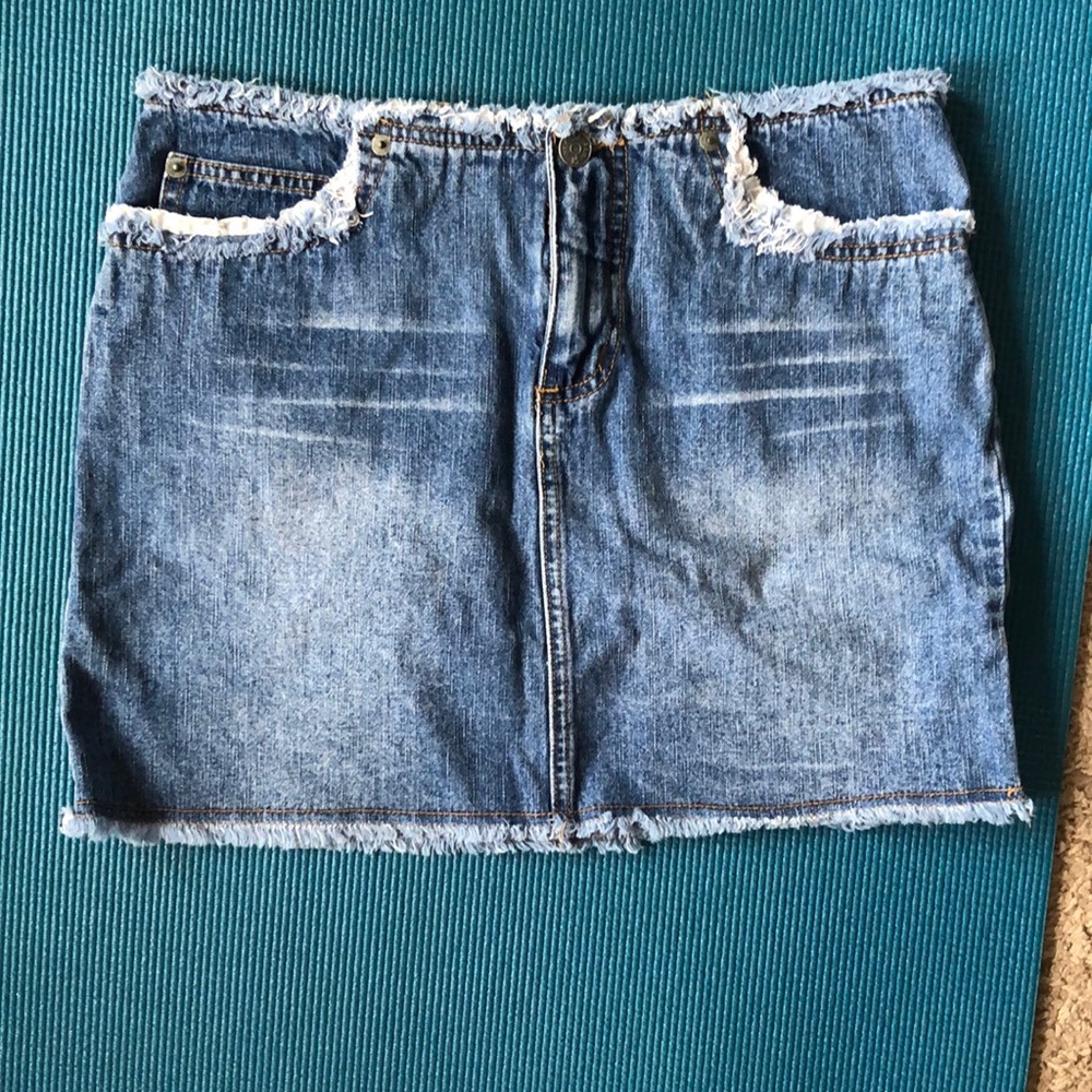 Y2k Blue Denim Medium Wash Frayed Hems Jean Mini Skirt 2000s Vintage